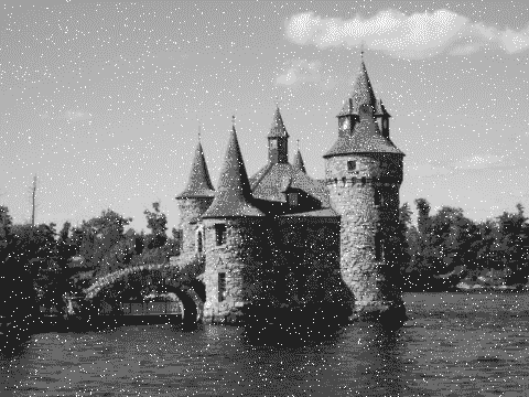 Filtering images using a median filter